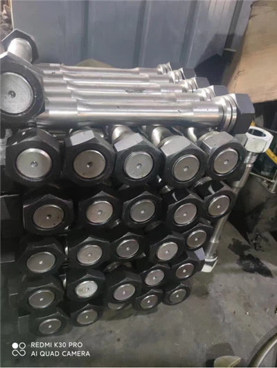 DQ मशीनरी SB70 SB81 SB100 SB121 SB151 HB20G HB30G के लिए हाइड्रोलिक रॉक ब्रेकर पार्ट्स साइड बोल्ट के लिए उच्च गुणवत्ता वाले स्पेयर पार्ट्स का निर्माण करती है